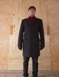 Приталенное пальто мужское до колен
